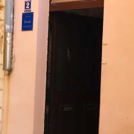 شقة Lanakira زادار